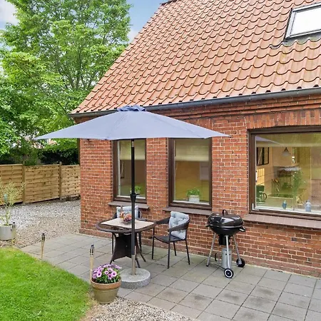 Casa vacanze Cozy In With Kitchen