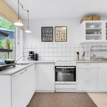 Casa vacanze Cozy In With Kitchen